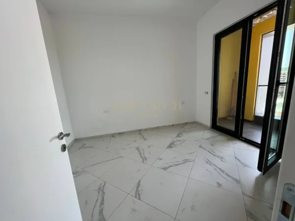 Tirane, jepet me qera zyre Kati 6, 76 m² 600 € (21 Dhjetori)