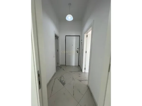 Tirane, jepet me qera zyre Kati 6, 76 m² 600 € (21 Dhjetori)
