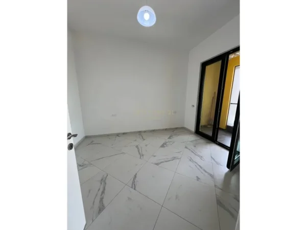 Tirane, jepet me qera zyre Kati 6, 76 m² 600 € (21 Dhjetori)