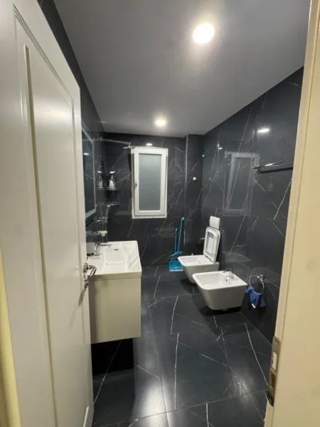 Tirane, jepet me qera apartament 3+1+Ballkon Kati 3, 100 m² 800 € (Rruga mine Peza)