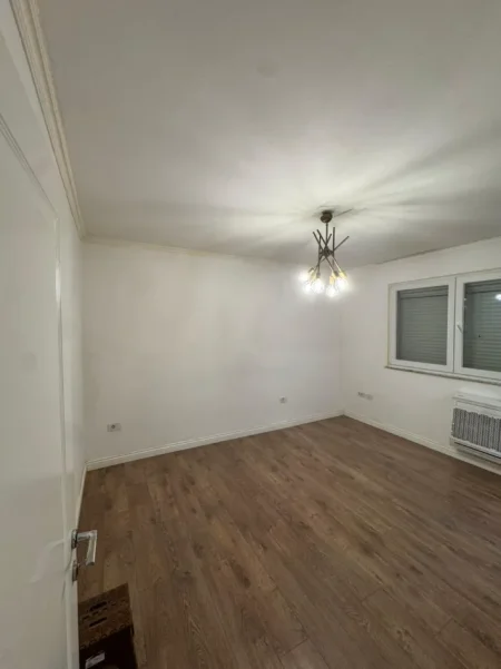 Tirane, jepet me qera apartament 3+1+Ballkon Kati 3, 100 m² 800 € (Rruga mine Peza)
