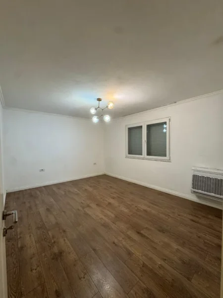 Tirane, jepet me qera apartament 3+1+Ballkon Kati 3, 100 m² 800 € (Rruga mine Peza)