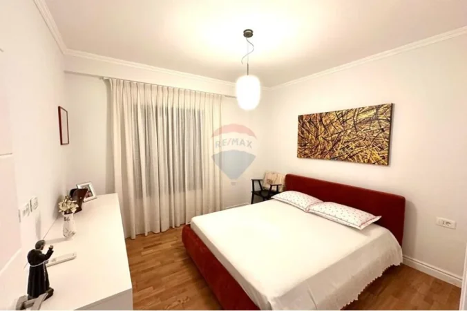 Tirane, jepet me qera apartament 2+1+Aneks+Ballkon Kati 8, 103 m² 1.200 € (Bulevardi Zogu I)