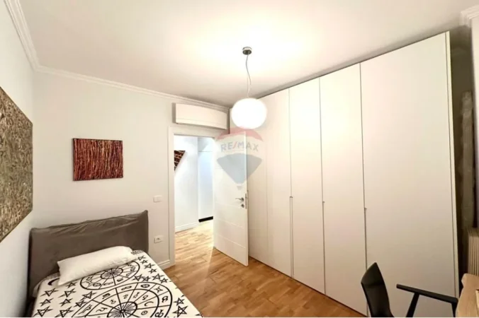 Tirane, jepet me qera apartament 2+1+Aneks+Ballkon Kati 8, 103 m² 1.200 € (Bulevardi Zogu I)