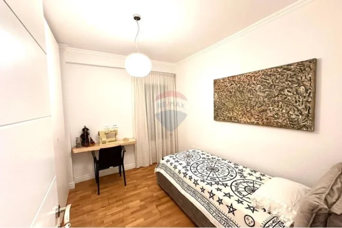 Tirane, jepet me qera apartament 2+1+Aneks+Ballkon Kati 8, 103 m² 1.200 € (Bulevardi Zogu I)