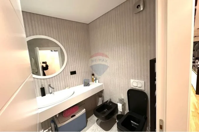 Tirane, jepet me qera apartament 2+1+Aneks+Ballkon Kati 8, 103 m² 1.200 € (Bulevardi Zogu I)