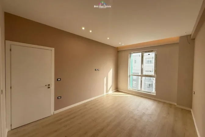 Tirane, jepet me qera zyre Kati 7, 86 m² 835 € (Rruga Anton Lufi)