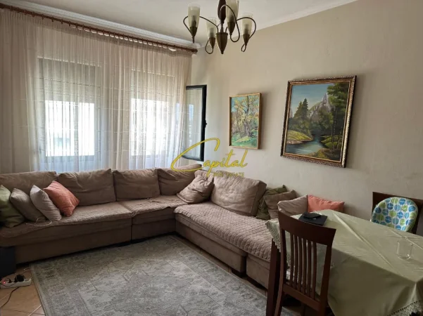 Tirane, jepet me qera apartament 2+1 Kati 5, 75 m² 450 € (FRESKU)