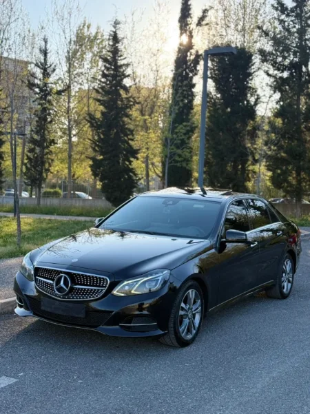 Tirane, shes makine E-CLASS 2014 BENZ E PAPEDORUR NE SHQIPERI Nafte, e zeze automatik Kondicioner 190.000 km 1 €