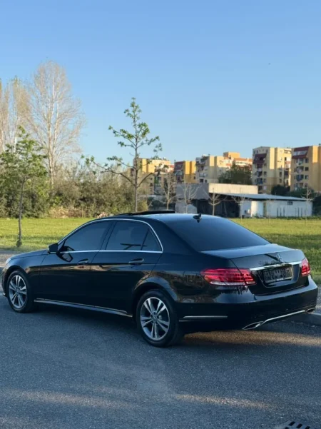 Tirane, shes makine E-CLASS 2014 BENZ E PAPEDORUR NE SHQIPERI Nafte, e zeze automatik Kondicioner 190.000 km 1 €