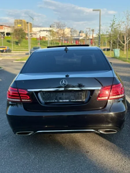 Tirane, shes makine E-CLASS 2014 BENZ E PAPEDORUR NE SHQIPERI Nafte, e zeze automatik Kondicioner 190.000 km 1 €