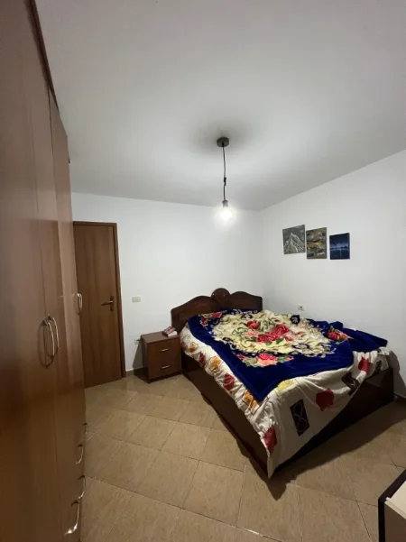 Tirane, jepet me qera apartament 2+1 Kati 1, 120 m² 550 € (ALI DEMI)