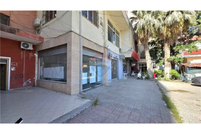 Vlore, jepet me qera dyqan Kati 0, 39 m² 349 € (Skelë, Vlorë)