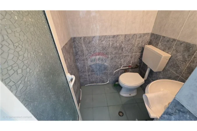 Vlore, jepet me qera dyqan Kati 0, 39 m² 349 € (Skelë, Vlorë)