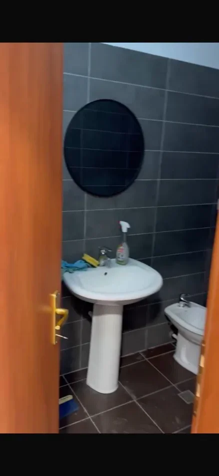 Tirane, jepet me qera apartament 2+1 Kati 2, 128 m² 650 € (SIRI KODRA)