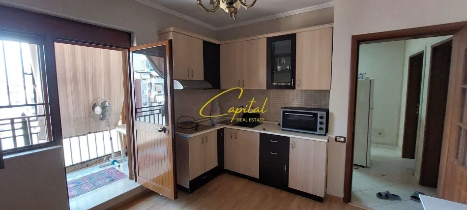 Tirane, jepet me qera apartament 1+1 Kati 6, 50 m² 400 € (PAZARI I RI)