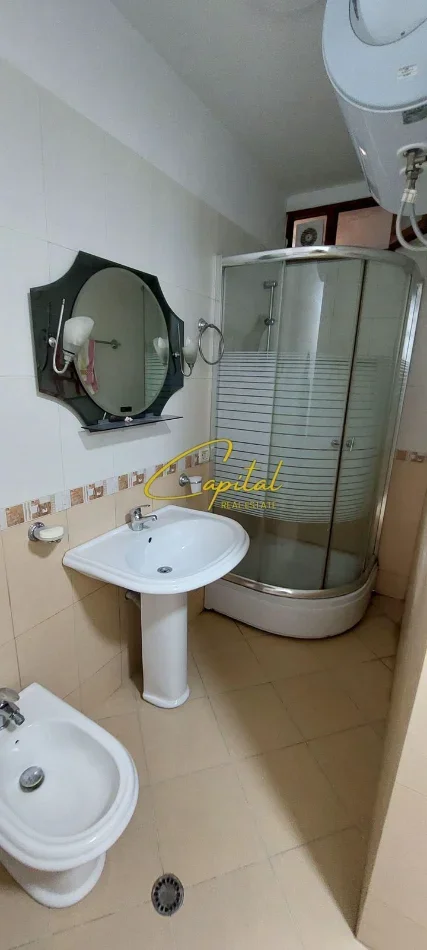 Tirane, jepet me qera apartament 1+1 Kati 6, 50 m² 400 € (PAZARI I RI)