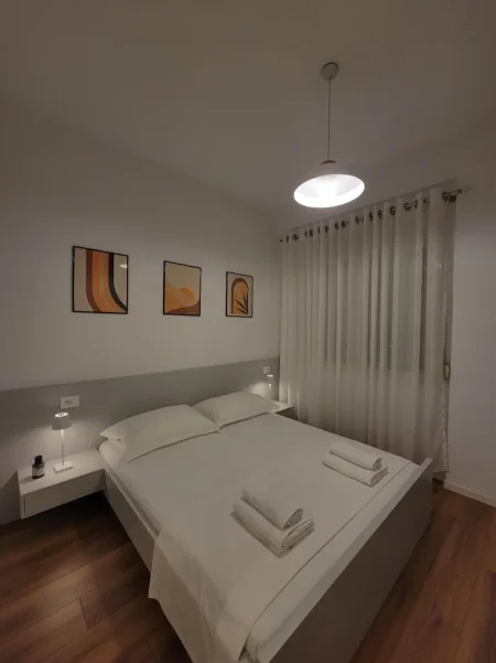 Tirane, jepet me qera apartament 1+1+Ballkon Kati 1, 60 m² 550 € (RRUGA E DURRESIT)