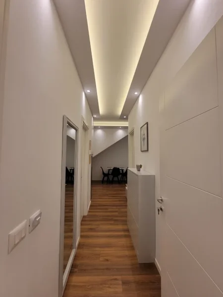 Tirane, jepet me qera apartament 1+1+Ballkon Kati 1, 60 m² 550 € (RRUGA E DURRESIT)