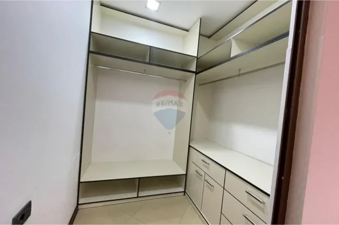 Tirane, jepet me qera apartament 2+1+Aneks+Ballkon Kati 3, 130 m² 1.050 € (Sheshi Willson)