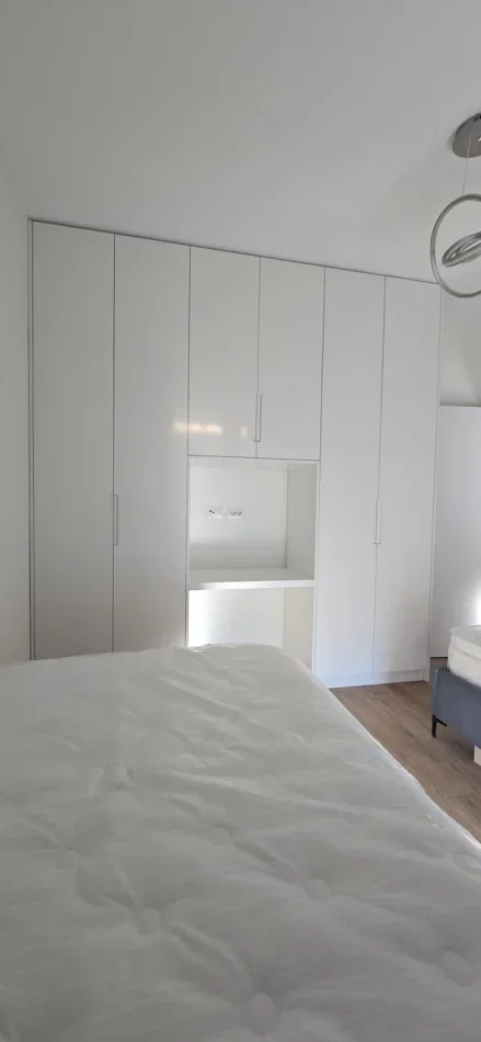 Tirane, jepet me qera apartament 3+1 Kati 8, 125 m² 600 € (Univers City)