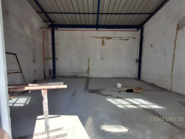 Tirane, jepet me qera ambjent biznesi , 4.650 m² 6.000 € 