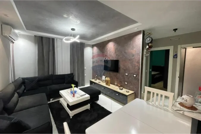 Tirane, jepet me qera apartament 3+1 Kati 3, 100 m² 550 € (Kopshti Botanik)