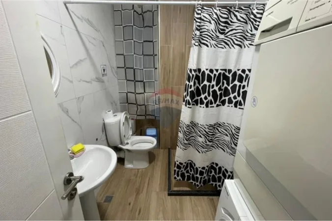 Tirane, jepet me qera apartament 3+1 Kati 3, 100 m² 550 € (Kopshti Botanik)