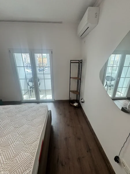 Tirane, jepet me qera apartament 1+1+Ballkon Kati 2, 55 m² 55.000 leke (21 Dhjetori)