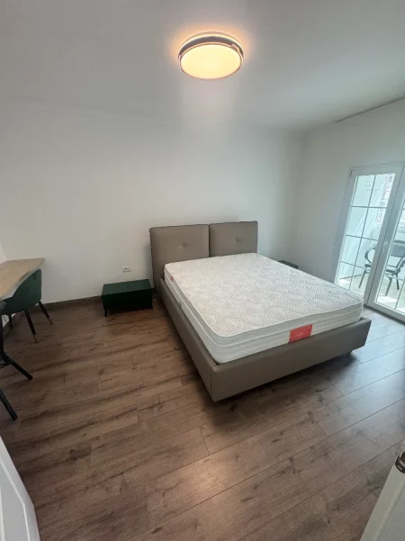 Tirane, jepet me qera apartament 1+1+Ballkon Kati 2, 55 m² 55.000 leke (21 Dhjetori)