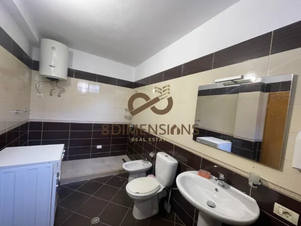 Tirane, jepet me qera apartament 2+1 Kati 1, 160 m² 650 € (Shkolla e kuqe)