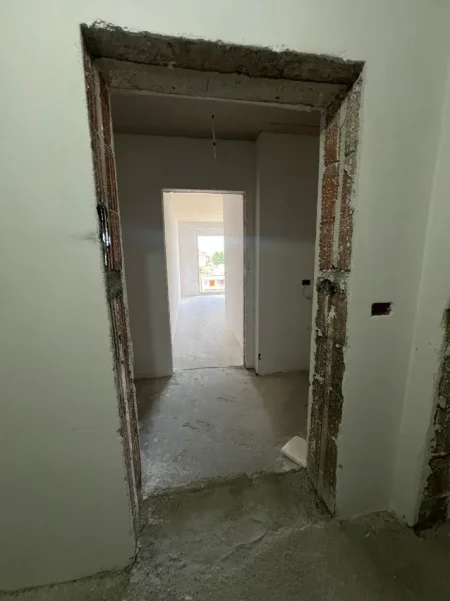 Tirane, shitet apartament 2+1 , 105 m² 155.000 € (PRANE KLANIT,PORCELAN)