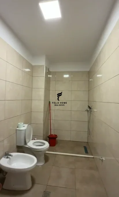 Tirane, jepet me qera apartament 1+1 Kati 5, 67 m² 450 € (5 MAJI)