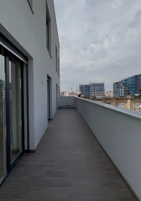 Tirane, shitet apartament+verande | Penthouse 2+1+Ballkon Kati 4, 84 m² 176.000 € (Rruga Ali Demi)