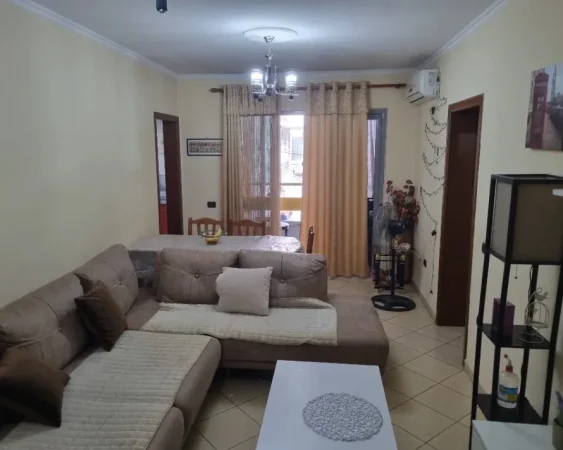 Tirane, jepet me qera apartament 2+1+Aneks+Ballkon Kati 2, 108 m² 500 € (parku)