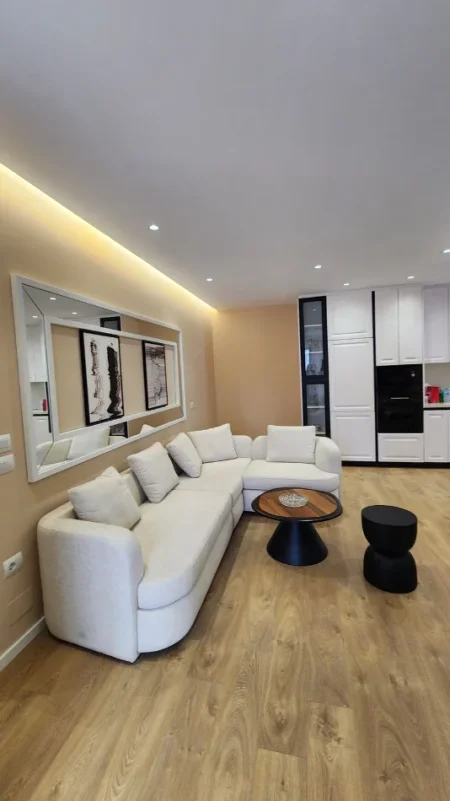 Tirane, shitet apartament 2+1 Kati 3, 117 m² 370.000 € 