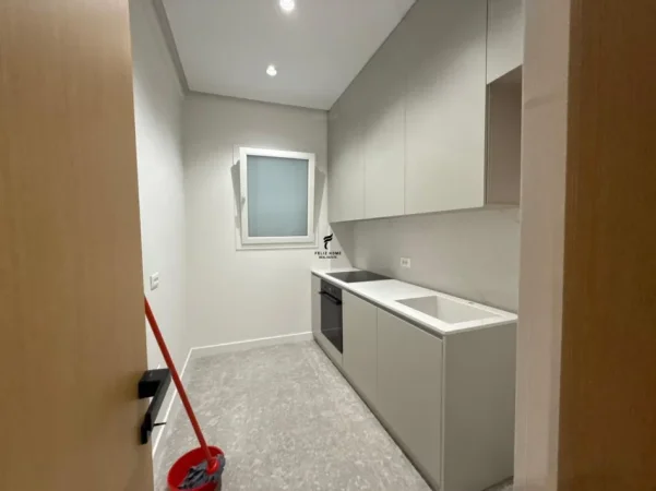 Tirane, jepet me qera Vile 2 Katshe , 700 m² 9.000 € (RRUGA E ELBASANIT)