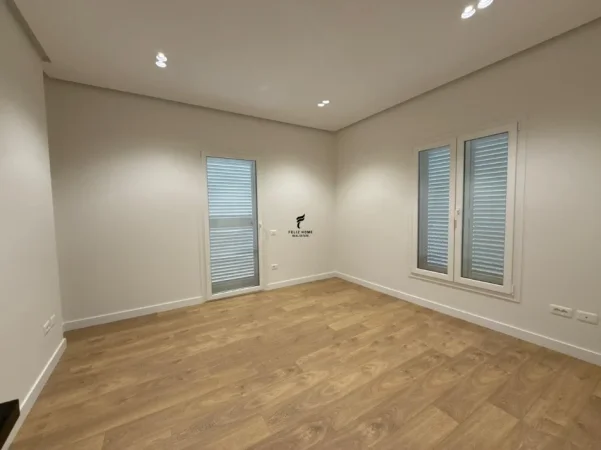 Tirane, jepet me qera Vile 2 Katshe , 700 m² 9.000 € (RRUGA E ELBASANIT)