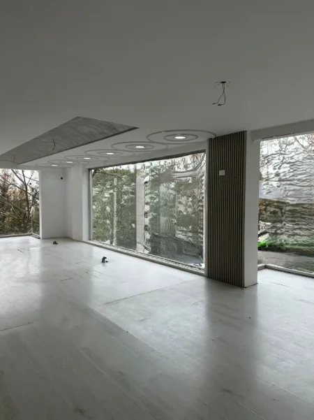 Tirane, jepet me qera ambjent biznesi Kati 1, 71 m² 1.000 € (21 Dhjetori)