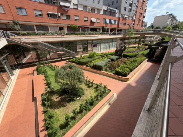 Tirane, jepet me qera ambjent biznesi Kati 0, 64 m² 600 € (Kompleksi Tower Bridge 3)