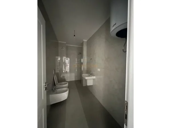 Tirane, shitet apartament 1+1 Kati 4, 75 m² 82.800 € (Kamez)