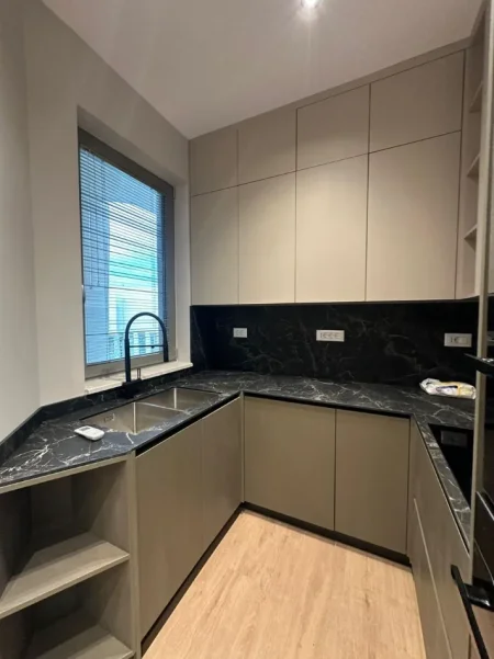 Tirane, jepet me qera Vile 3 Katshe Kati 0, 350 m² 4.500 € (Liqeni i Thate)
