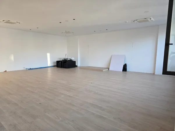 Tirane, jap me qera zyre Kati 2, 140 m² 2.380 € 
