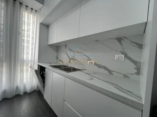 Stacioni i Trenit, qera apartament 2+1 , 77 m² 750 euro (Usluga)