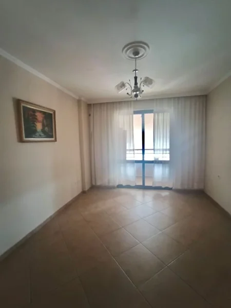 Tirane, jepet me qera apartament 2+1 Kati 8, 90 m² 450 € (Kinostudio)