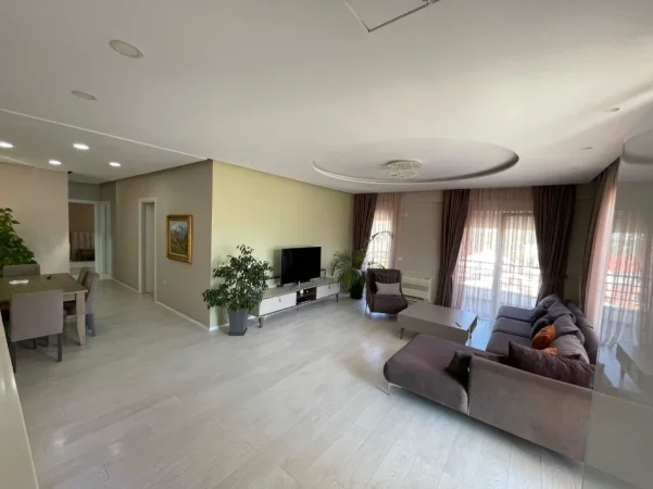 Tirane, jepet me qera apartament 3+1+2 Kati 4, 190 m² 1.400 € (LIQENI I THATE)