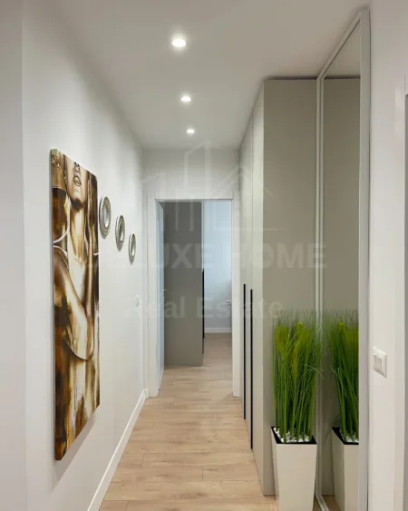 Tirane, jepet me qera apartament 2+1 Kati 5, 95 m² 950 € (Rruga Kavajes)