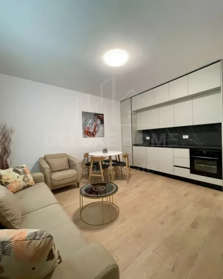 Tirane, jepet me qera apartament 2+1 Kati 5, 95 m² 950 € (Rruga Kavajes)