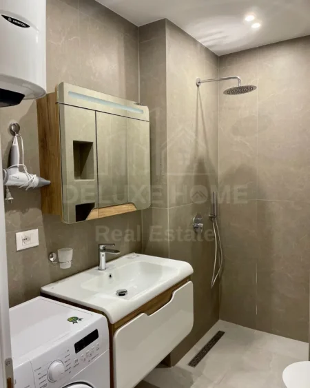Tirane, jepet me qera apartament 2+1 Kati 5, 95 m² 950 € (Rruga Kavajes)