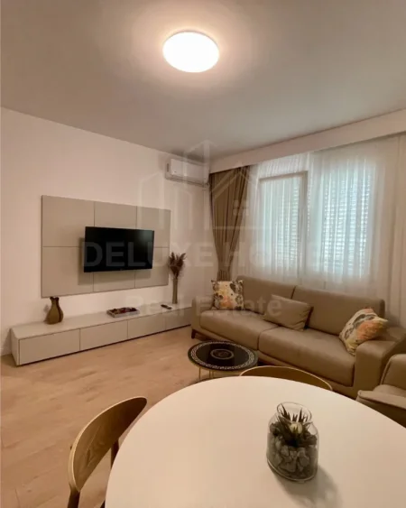 Tirane, jepet me qera apartament 2+1 Kati 5, 95 m² 950 € (Rruga Kavajes)